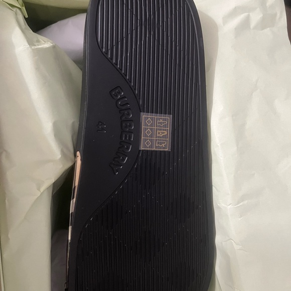 Brand New Burberry Check Slides - Picture 4 of 8